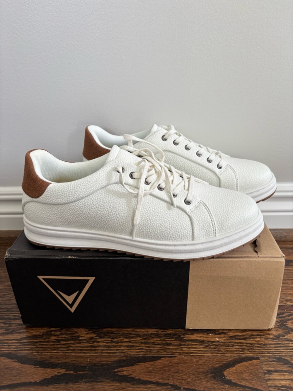 Men's White Low-Top Sneakers with Brown Heel Detail